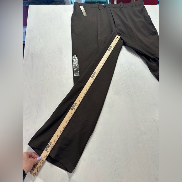 Haggar E-Clo Smart Fiber Dress Pants 42x32 Brown Classic Fit No Iron - Picture 5 of 9